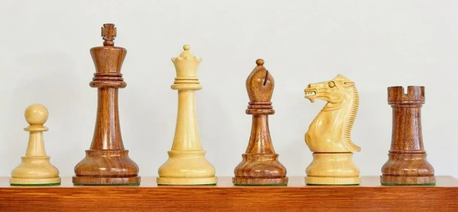 Staunton Winchester 4 Inch Acacia & Boxwood Chessmen - Image 10